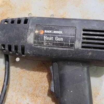 Lot 79: 1200 Watt Black and Decker Heat Gun 