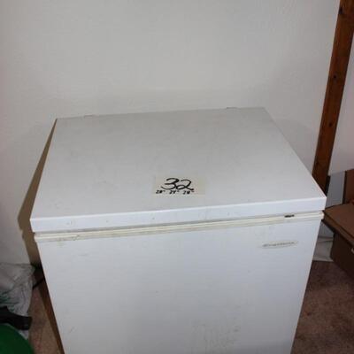   CHEST FREEZER 
