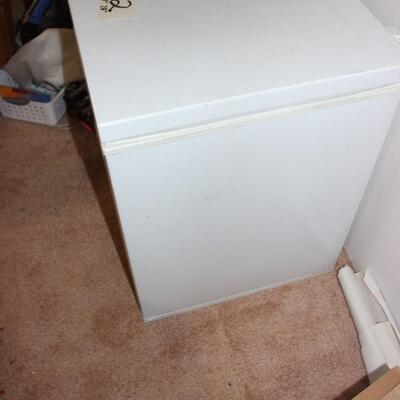   CHEST FREEZER 