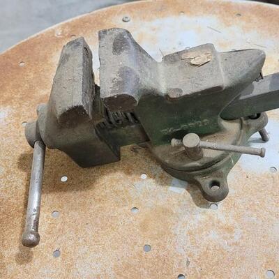 Lot 90: Vintage Green ECLIPSE Bench Vise 