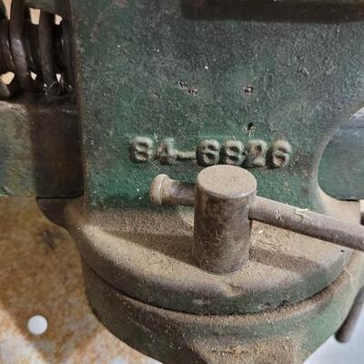 Lot 90: Vintage Green ECLIPSE Bench Vise 