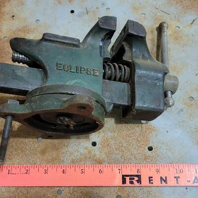 Lot 90: Vintage Green ECLIPSE Bench Vise 