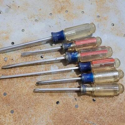 Lot 94: Assortment of Vintage CRAFTSMAN Screwdrivers Clear Handle