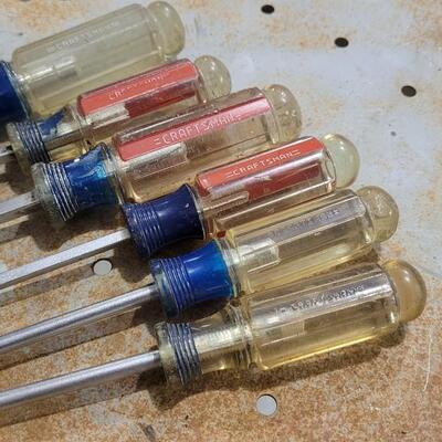 Lot 94: Assortment of Vintage CRAFTSMAN Screwdrivers Clear Handle