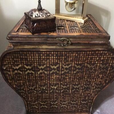 BOMBAY HAMPER/CHEST