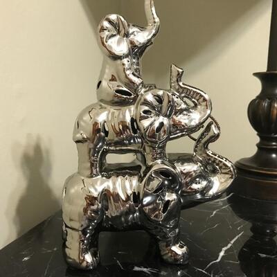 SILVER STACKED ELEPHANTS DECO