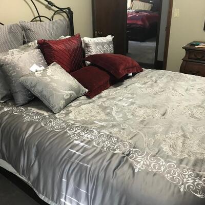 13 PC FULL/QUEEN BEDDING SET