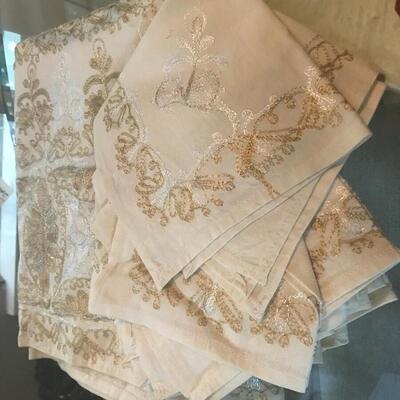 13PC JORDANIAN TABLE CLOTH & NAPKINS