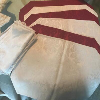 13 PC NAPKINS & PLACEMATS