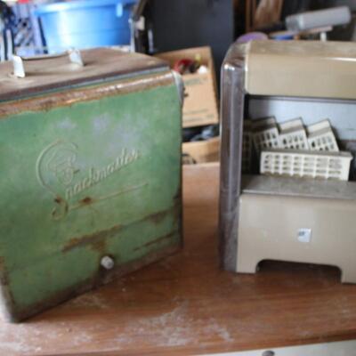   VINTAGE ICECHEST