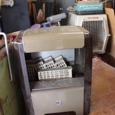   VINTAGE ICECHEST