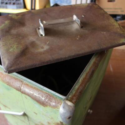   VINTAGE ICECHEST