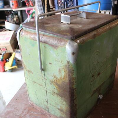   VINTAGE ICECHEST