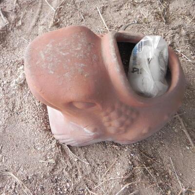    PLANTING POTS