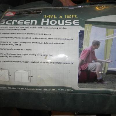   SCREEN HOUSE