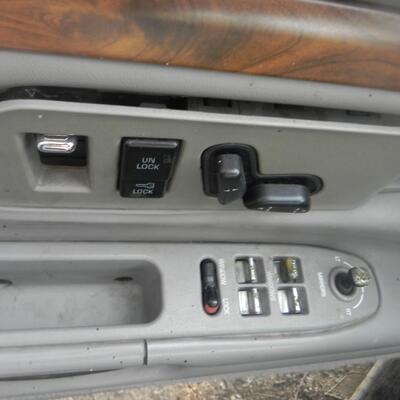   ' 97 OLDSMOBILE 88 LS