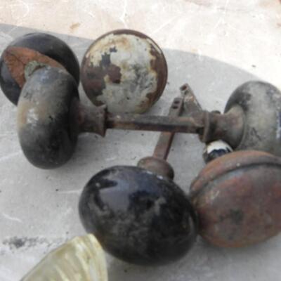  VINTAGE DOORKNOB'S 