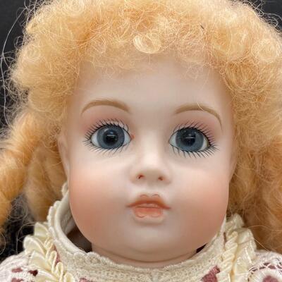 1984 Lynda & Alan Marx French Victorian Reproduction Doll