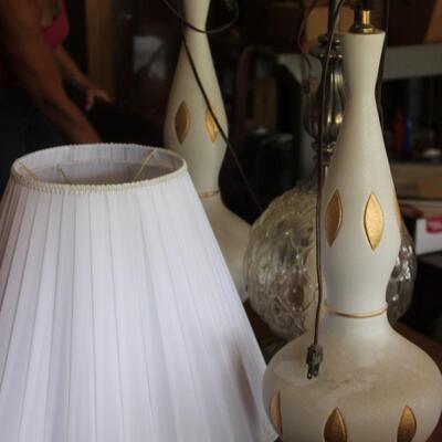  LAMPS AND SHADES