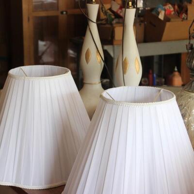  LAMPS AND SHADES