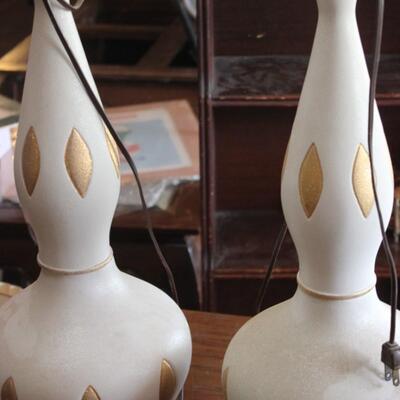  LAMPS AND SHADES