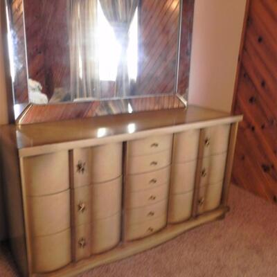   VINTAGE BASSETT DRESSER WITH BEVELED MIRROR