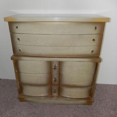  VINTAGE BASSETT CHEST OF DRAWERS