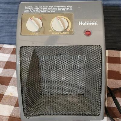 Lot 100: Small Holmes Electric Heater
