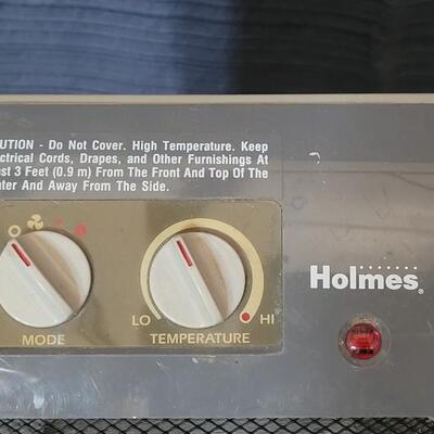 Lot 100: Small Holmes Electric Heater