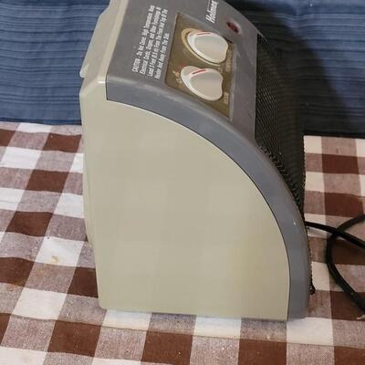 Lot 100: Small Holmes Electric Heater