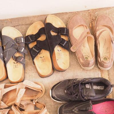 Lot 136 Size 5 Women's shoes and more