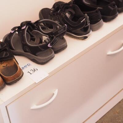 Lot 136 Size 5 Women's shoes and more