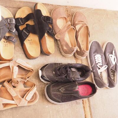 Lot 136 Size 5 Women's shoes and more