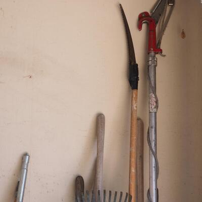 Lot 141 garden tools