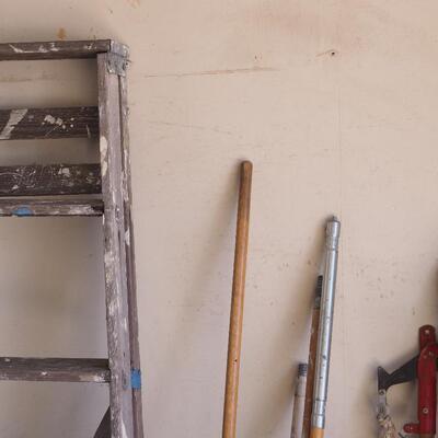 Lot 141 garden tools