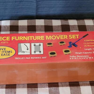 Lot 110: 5 piece Furniture Movers Set (Trolley Pads Rotate 360Â°)