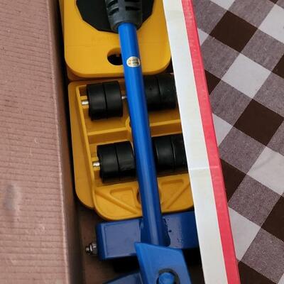 Lot 110: 5 piece Furniture Movers Set (Trolley Pads Rotate 360Â°)