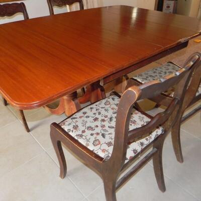    DROPLEAF TABLE AND CHAIRS