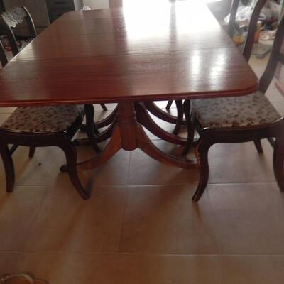    DROPLEAF TABLE AND CHAIRS