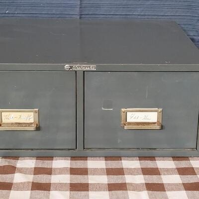 Lot 122: Vintage Steelmaster Tabletop Filing Cabinet