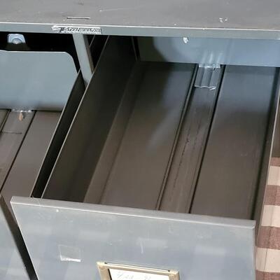 Lot 122: Vintage Steelmaster Tabletop Filing Cabinet