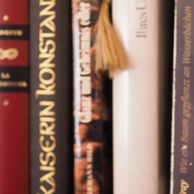 Lot 95 hardback set Annals on America and other books