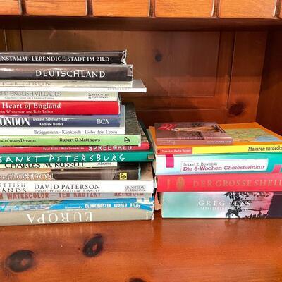 Lot 95 hardback set Annals on America and other books