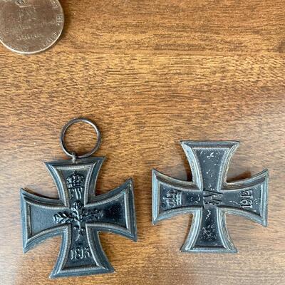 Lot 96 WWI Ephemera  and patches