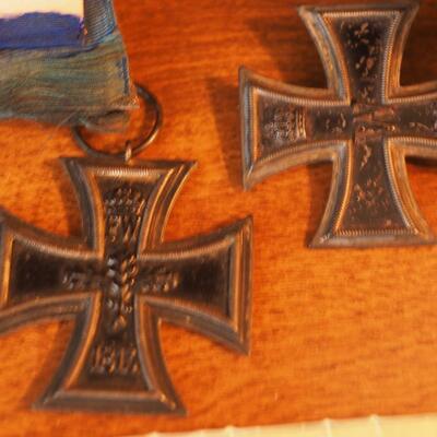 Lot 96 WWI Ephemera  and patches