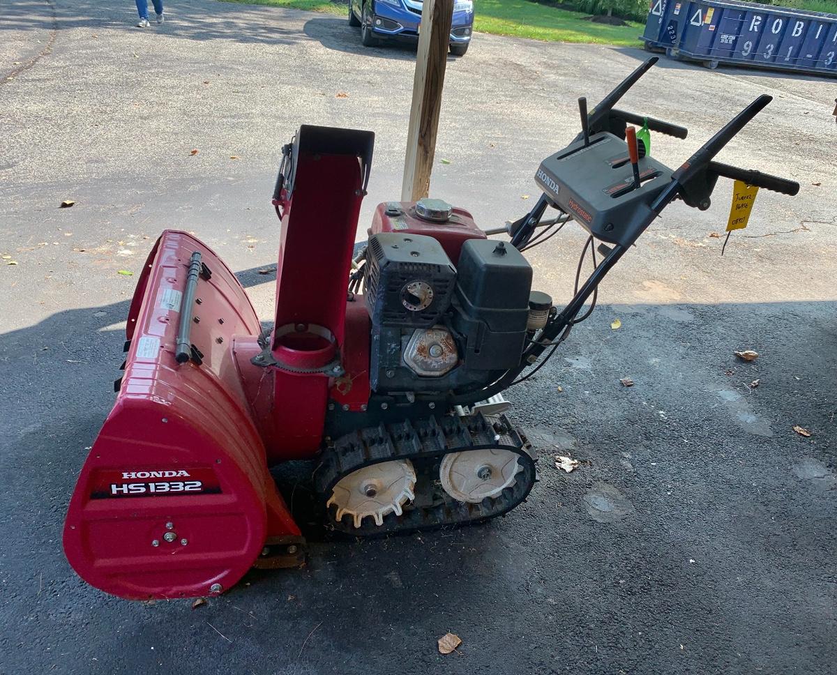 Lot G Honda HS1332 Snow Blower