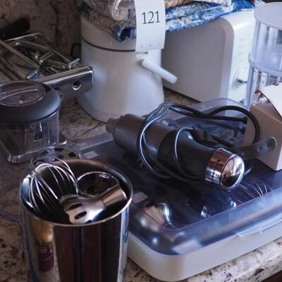 Lot 121 Kitchen aid hand mixer with attachments, More