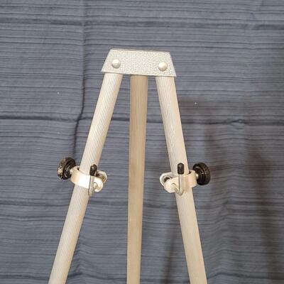 Lot 128: Vintage Made in USA Metal Easel (Canvas not included)