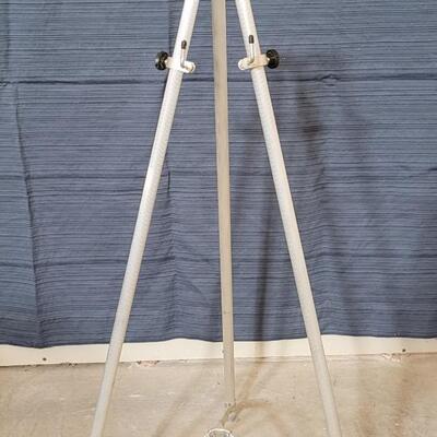 Lot 128: Vintage Made in USA Metal Easel (Canvas not included)