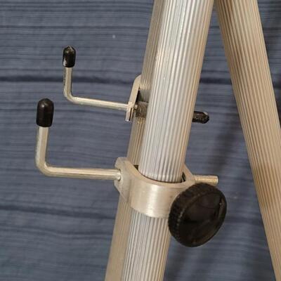 Lot 128: Vintage Made in USA Metal Easel (Canvas not included)